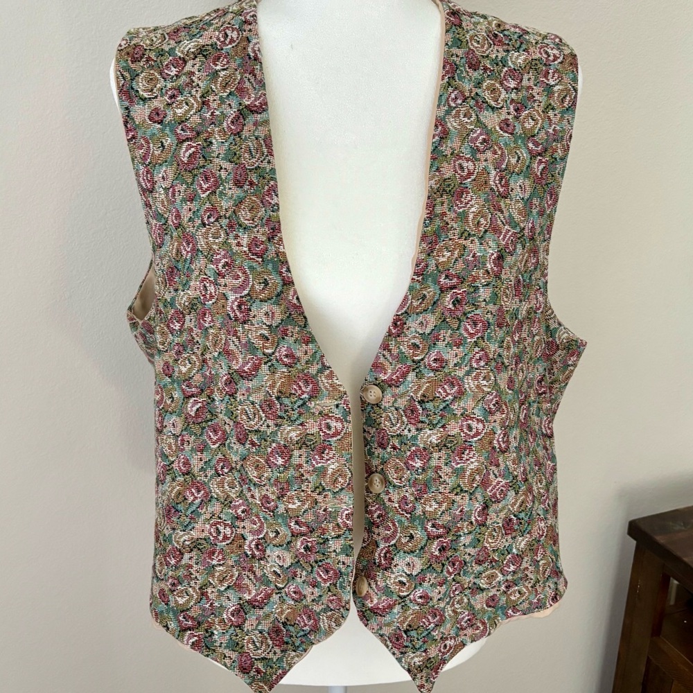 Floral Tapestry Button-Front Vest in Pink and Green